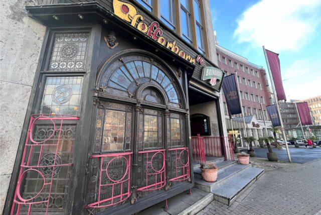 Das „Pfefferkorn“ am Wall Anfang Januar 2025:  Licht brennt hier nur, weil Aufräumarbeiten laufen. Es gibt Hinweise darauf, dass ein neues Restaurant an dieser Stelle eröffnen soll.