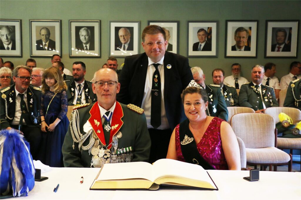 Klaus Lehmacher und Sarah Balke mit Bürgermeister Klaus Lehmacher und Sarah Balke mit Bürgermeister
