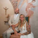Markus und Michaela Besten in ihren Hochzeits-Outfits