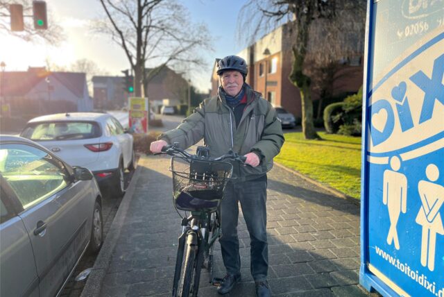 Axel Wolters mit seinem Fahrrad