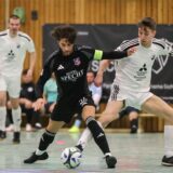 Der TuS Bövinghausen (schwarzes Trikot) musste in der Halle Huckarde ins Entscheidungsspiel.
