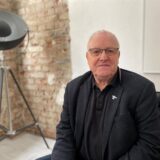Klaus-Dieter Wagner ist unter anderem Trau- und Trauerredner vom Humanistischen Verband. Das Bild zeigt ihn bei einem Besuch im Büro der Ruhr Nachrichten Castrop-Rauxel.