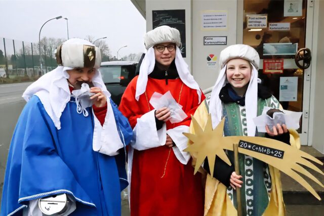 Nike, Greta und Martha als Sternsinger