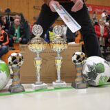 Pokale, Bälle und Urkunden gab es bei der Siegerehrung für die Stadtmeister und die besten Torschützen des zweitägigen Turniers.