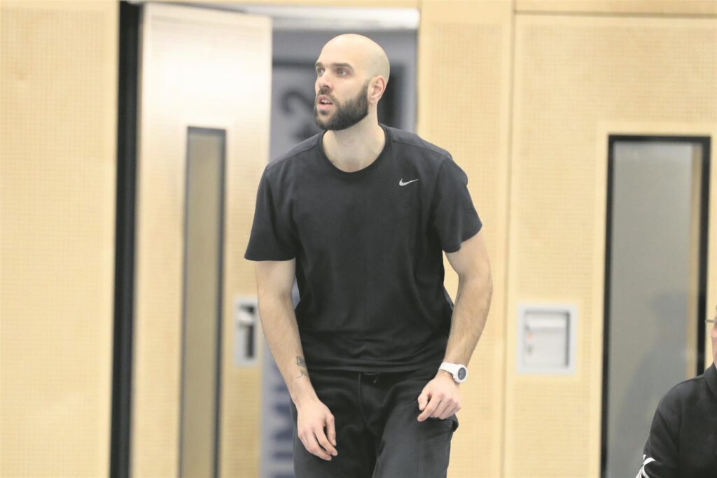 Robin Pflüger (Trainer Citybasket Recklinghausen) Robin Pflüger (Trainer Citybasket Recklinghausen)