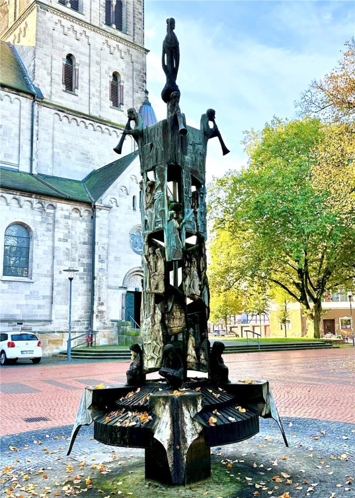 Mariensäule am Markt von Westerholt. Mariensäule am Markt von Westerholt.