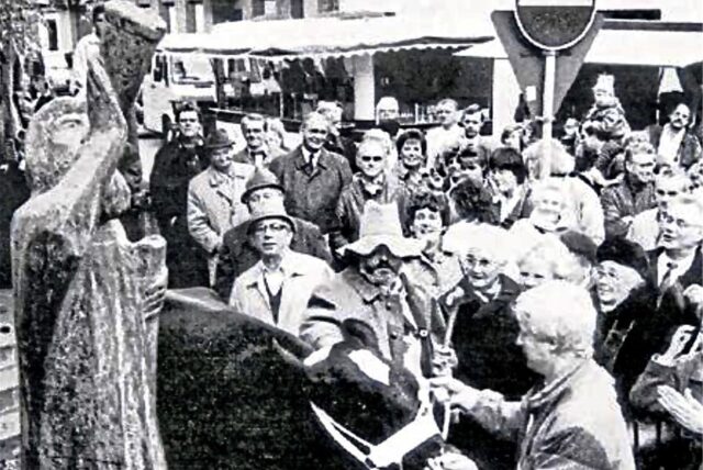 Einweihung der Kuhhirtenskulptur vor der Gustav-Adolf-Kirche in Recklinghausen.