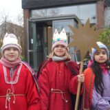 Die Sternsinger ziehen in Königsgewändern durch Marl.