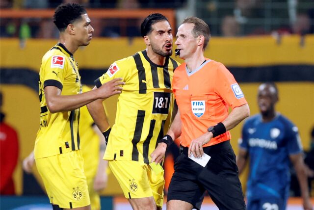 Die BVB-Spieler Emre Can und Jude Bellingham waren im April 2023 mit den Entscheidungen von Schiedsrichter Sascha Stegemann gar nicht einverstanden.