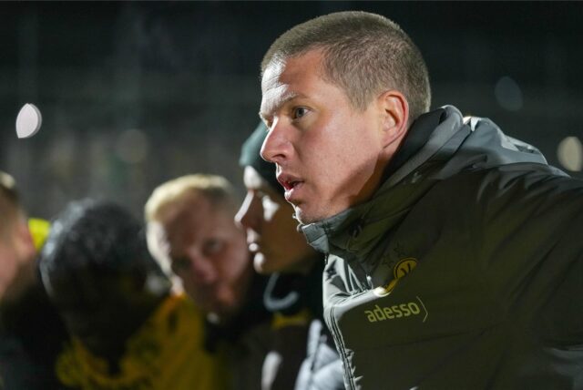 BVB-Trainer Mike Tullberg bleibt dem Klub vorerst erhalten.