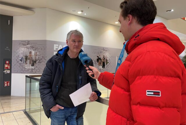 Wirtschaftsreporter Peter Wulle (l.) erzählt, was sich in diesem Jahr in der Thier-Galerie in Dortmund tut.