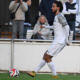 Niyazi Baysan passt den Ball