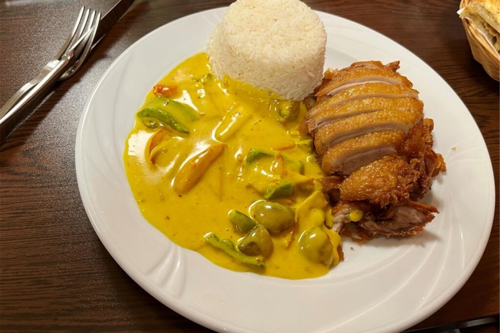 Ente mit Curry und Reis vom Restaurant Bella Asia in Dortmund Ente mit Curry und Reis vom Restaurant Bella Asia in Dortmund