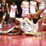 Basketball, 8. Januar 2025, WBV-Pokalachtelfinale Vestische Arena Citybasket Recklinghausen – Ademax Ballers Ibbenbüren 72:66. Auch wenn es schmerzt: Didzis Malisevs wirft sich in den Ball.