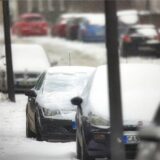 Der Wintereinbruch sorgte für starke Einschränkungen im Straßenverkehr. Wer kann, ließ sein Auto stehen.