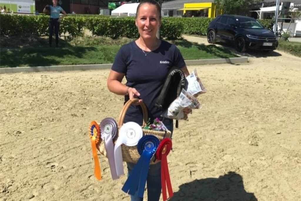 Kristina Kerlen auf dem Reitplatz. Kristina Kerlen auf dem Reitplatz.