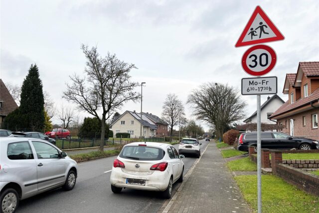 Am Hellweg ist wegen eines Kindergartens Tempo 30 geboten.