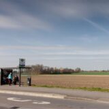 Die Bildkombi zeigt Frank Staffel und das freie Feld in Recklinghausen, auf dem demnächst der Aldi sein wird.