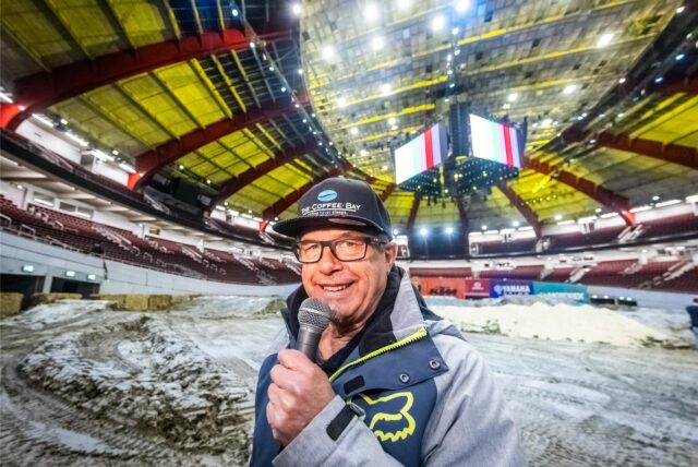 Zum 40. Mal moderiert Tommi Deitenbach den ADAC Supercross in der Westfalenhalle in Dortmund. „Den Spaß, den ich selber an diesem Sport habe, den möchte ich weitergeben“, sagt er.