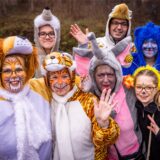 Unser Archivbild zeigt Besucher des Dortmunder Rosenmontagszuges 2025.