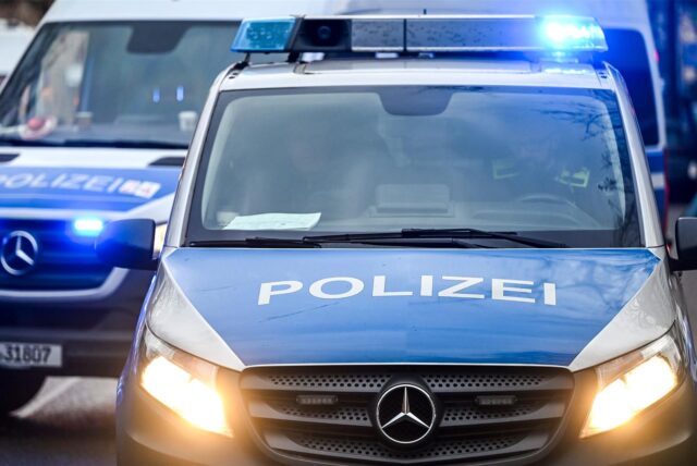 Zwei Polizeifahrzeuge
