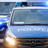Zwei Polizeifahrzeuge