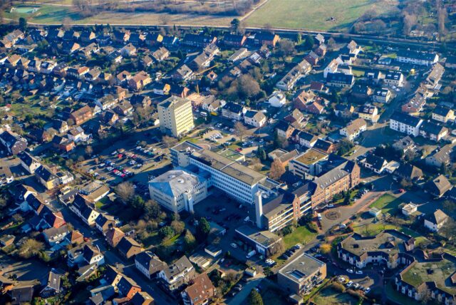 Blick von oben auf das Gelände des Sixtus-Hospitals