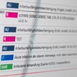 Auf einem Bildschirm in der E-Health-Showpraxis der Kassenärztlichen Vereinigung Berlin ist eine elektronische Patientenakte ePA dargestellt. (Symbolbild)