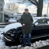 Peter C. beobachtet, wie seit zwei Jahren Unfallautos in der Karl-Marx-Straße die Parkplätze von Anwohnern blockieren. Trotz Verwarnungen des Ordnungsamtes hat sich an der Situation wenig verändert.