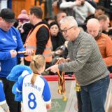 Siegerehrung bei den F-Junioren: Beim Spielfest gab es Medaillen für alle Kinder.
