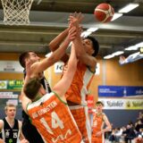 Reboundkampf beim Derby zwischen BG Dorsten und Citybasket Recklinghausen