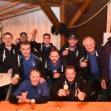 Männer mit Biergläsern