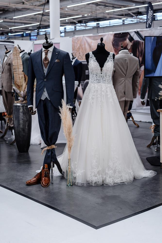 Anzüge und Brautkleider auf der Hochzeitsmesse Anzüge und Brautkleider auf der Hochzeitsmesse