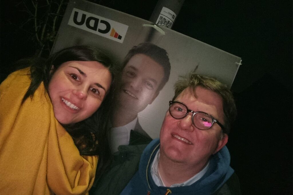Der CDU-Vorstand und weitere Helfer sind seit Tagen im Stadtgebiet unterwegs. Die Plakate für die Bundestagswahl werden aufgehängt.