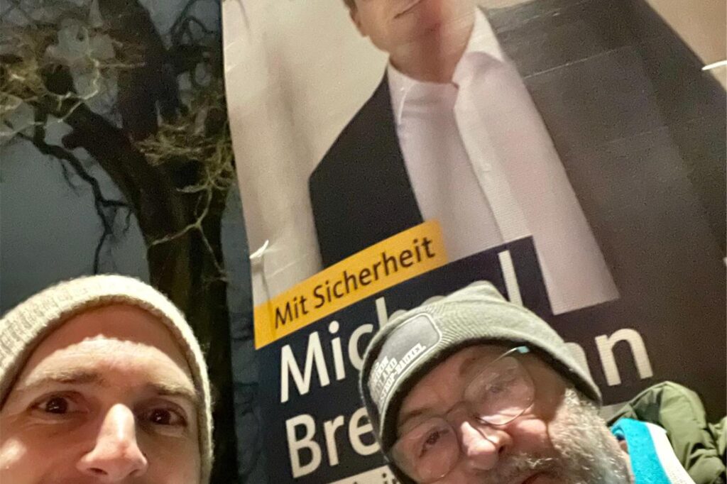 Der CDU-Vorstand und weitere Helfer sind seit Tagen im Stadtgebiet unterwegs. Die Plakate für die Bundestagswahl werden aufgehängt.