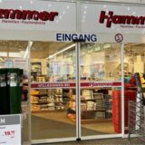 Eingangstür der Hammer-Filiale in Haltern