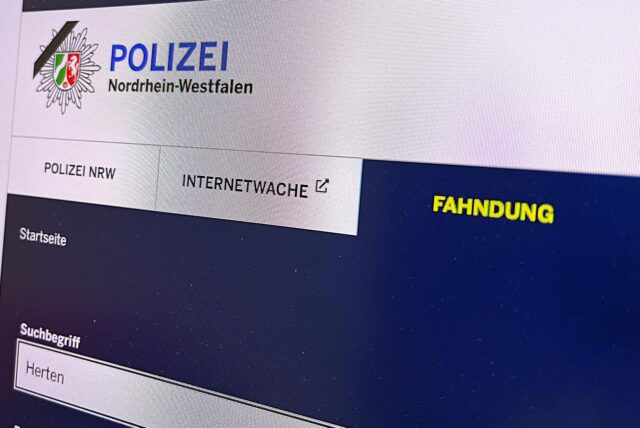 Bildschirm mit Startseite vom Fahndungsportal der Polizei NRW.