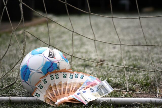 Fußball Feature; 14. Januar 2025; der Fußball- und Leichtathletikverband Westfalen hat die Verbandsabgaben erhöht. A-Kreisligisten zahlen jetzt 485 Euro im Jahr (Symbolbild), das sind 60 Euro mehr als noch 2024.