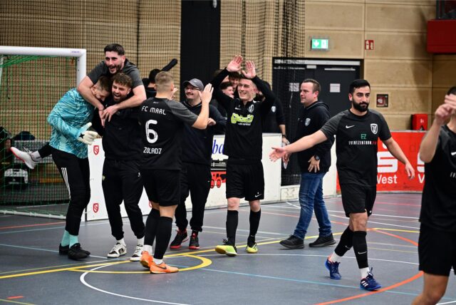 Spieler des FC Marl jubeln