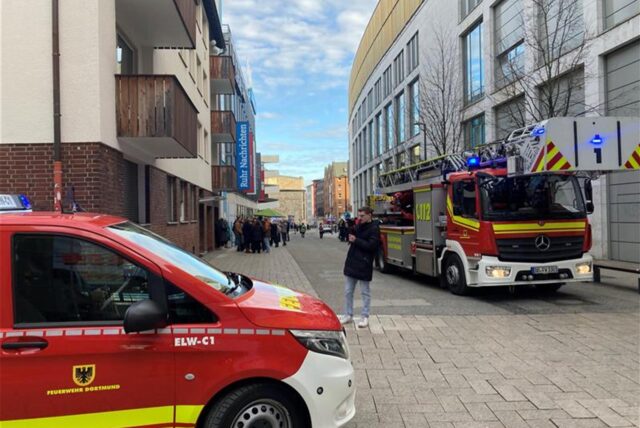 Die Dortmunder Feuerwehr rückte am Nachmittag zum Lensing-Carrée an den Westenhellweg aus.