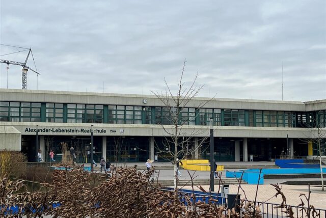 Ansicht von der Alexander-Lebenstein-Realschule