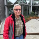 Klempner Heinz Schulte steht in der Dattelner Innenstadt.