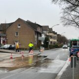 Wasser steht auf der Straße