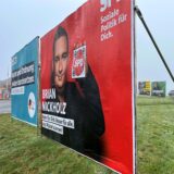 Großformatige Wahlplakate wie hier an der Münsterstraße sind in Haltern wieder im öffentlichen Raum aufgestellt.