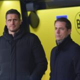 Lars Ricken steht neben Sebastian Kehl.
