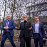 NRW-Wirtschaftsministerin Mona Neubaur, Präsident Berthold Schröder und Hauptgeschäftsführer Carsten Harder bei einem Termin an der Handwerkskammer Dortmund.