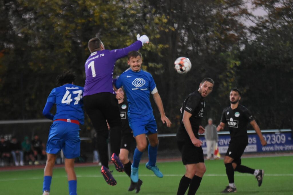 In der Hinrunde verlor der VfB Waltrop gegen den abstiegsbedrohten SG Herne 70 zu Hause mit 0:3. Im Rückspiel in Herne steht bei der SG nicht mehr Trainer Roger Petzke an der Linie. In der Hinrunde verlor der VfB Waltrop gegen den abstiegsbedrohten SG Herne 70 zu Hause mit 0:3. Im Rückspiel in Herne steht bei der SG nicht mehr Trainer Roger Petzke an der Linie.