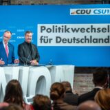 Friedrich Merz und Markus Söder bei der Vorstellung des CDU/CSU Wahlprogramms für die Bundestagswahl 2025.