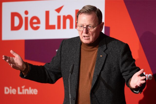 Bodo Ramelow (Die Linke), designierter Spitzenkandidat seiner Partei für die Bundestagswahl 2025, spricht beim Parteitag von Die Linke Thüringen
