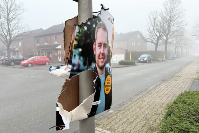 Das Wahlplakat zeigt Nicklas Kappe, der für die CDU im Wahlkreis 124 (Dorsten, Bottrop, Gladbeck) als Direktkandidat bei der Bundestagswahl antritt. Unbekannte haben es am Donnerstagabend (16.1.) in Brand gesteckt.